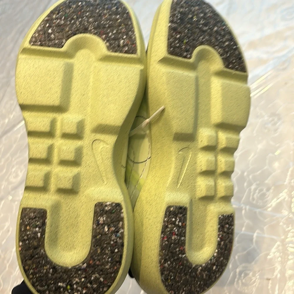 Brand new boys Nike lime green sneakers size 7